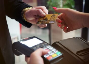 The Pros and Cons of Credit Cards